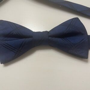 Billy London UK Navy Ore Tied Bow Tie up to 20 inches New No Tags